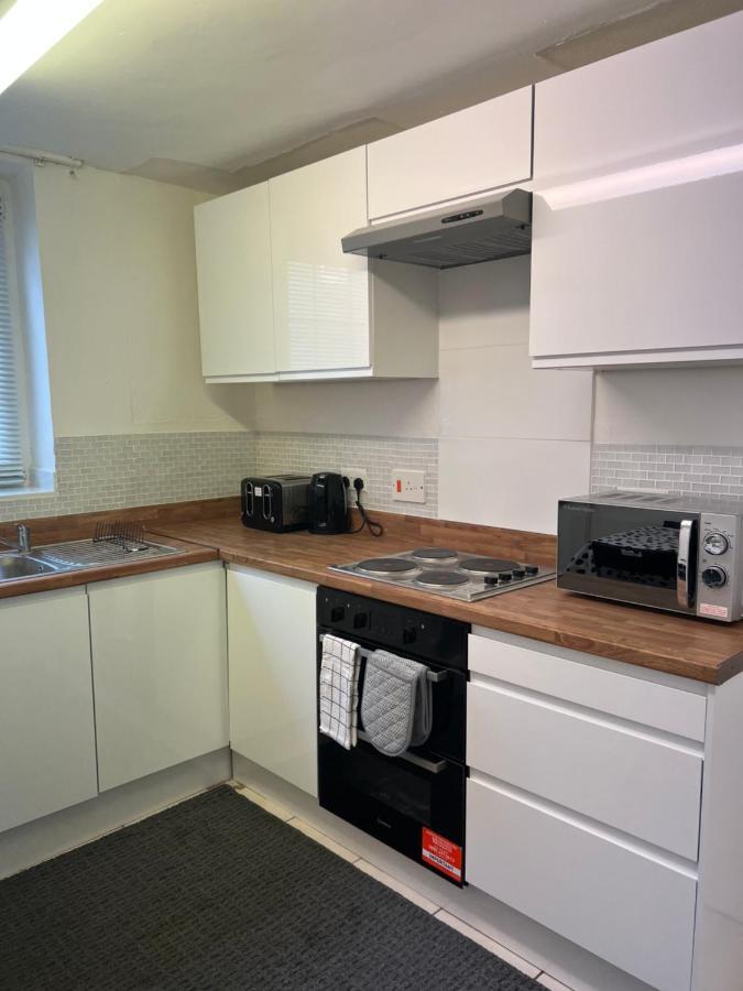 Modern 2 bedroom flat, 2 minutes walk to Bethnalgreen station Londen Buitenkant foto