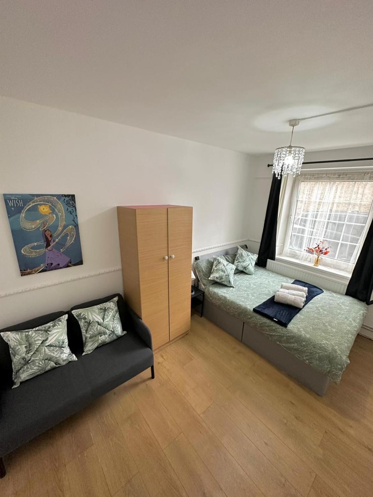 Modern 2 bedroom flat, 2 minutes walk to Bethnalgreen station Londen Buitenkant foto